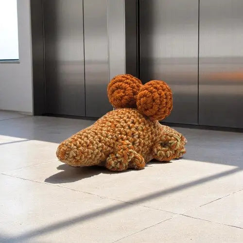 BACK VIEW OF CROCODILE TOY