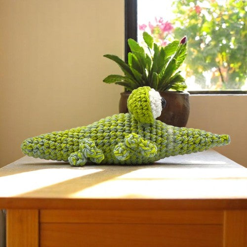 SIDE VIEW OF CROCODILE CROCHET TOY