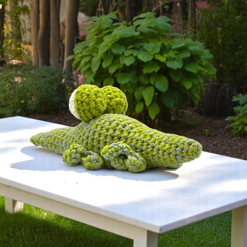 BACK VIEW OF CROCODILE TOY