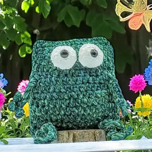 GREEN CROCHET FROG