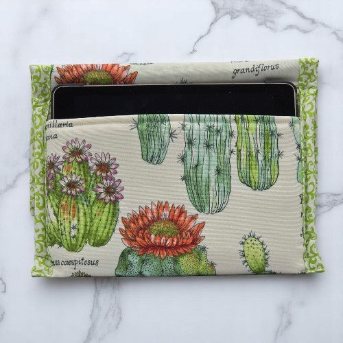 INSIDE POCKET WHERE THE IPAD GOES