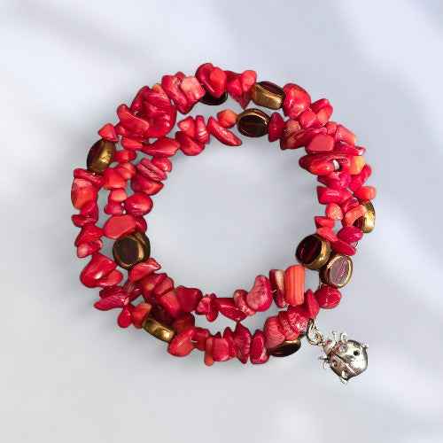 MEMORY WIRE WRAP BRACELET WITH A CUTE CHARM