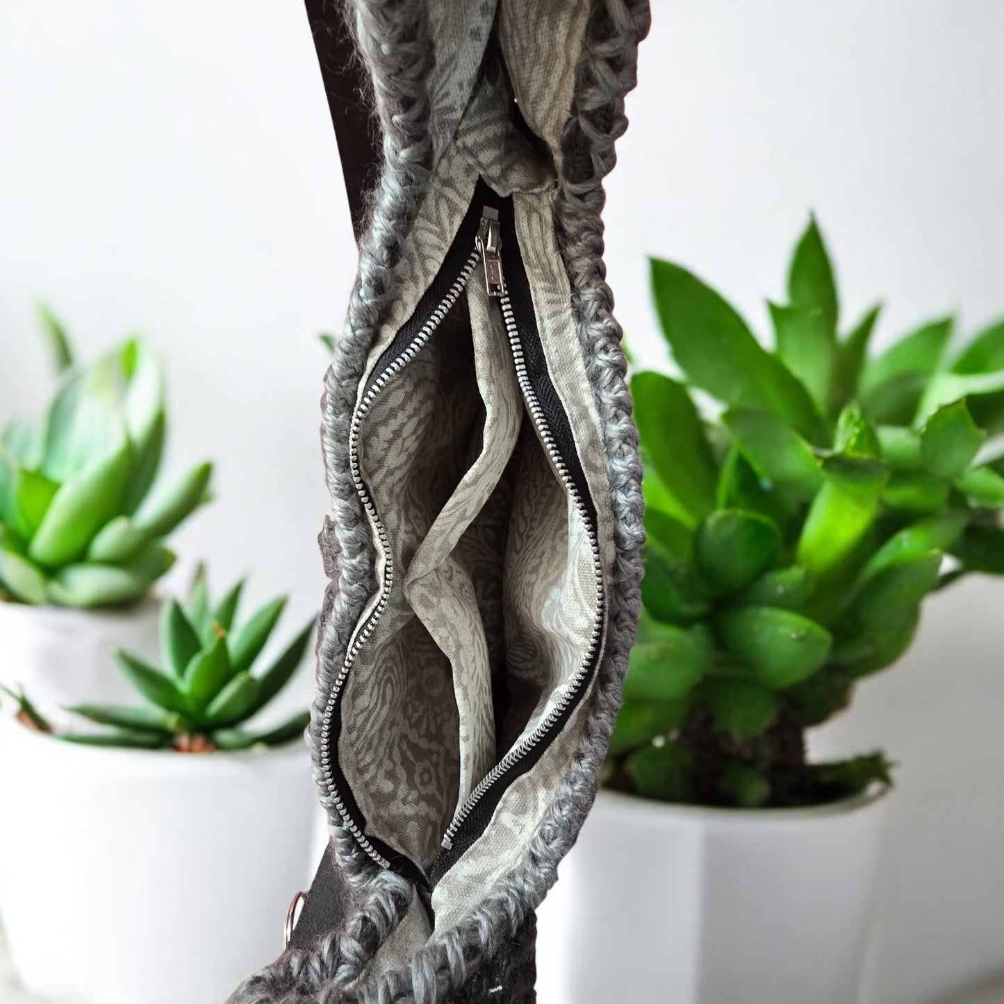 Boho Crochet Round Shell Style Black1 showing inside pockets