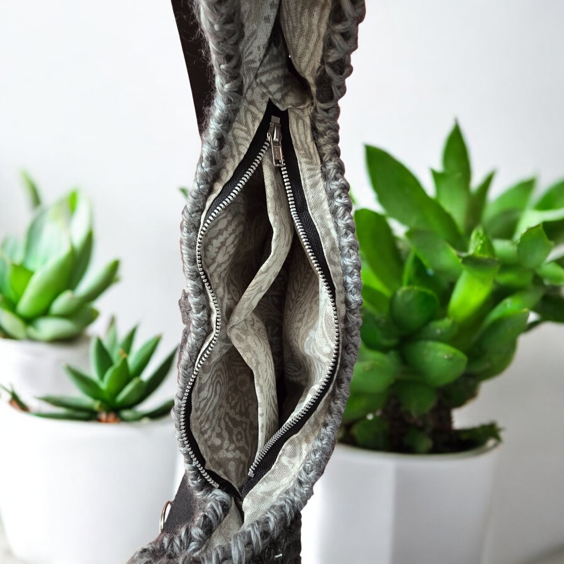 Boho Crochet Round Shell Style Black1 showing inside pockets