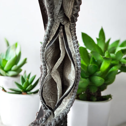 Boho Crochet Round Shell Style Black1 showing inside pockets